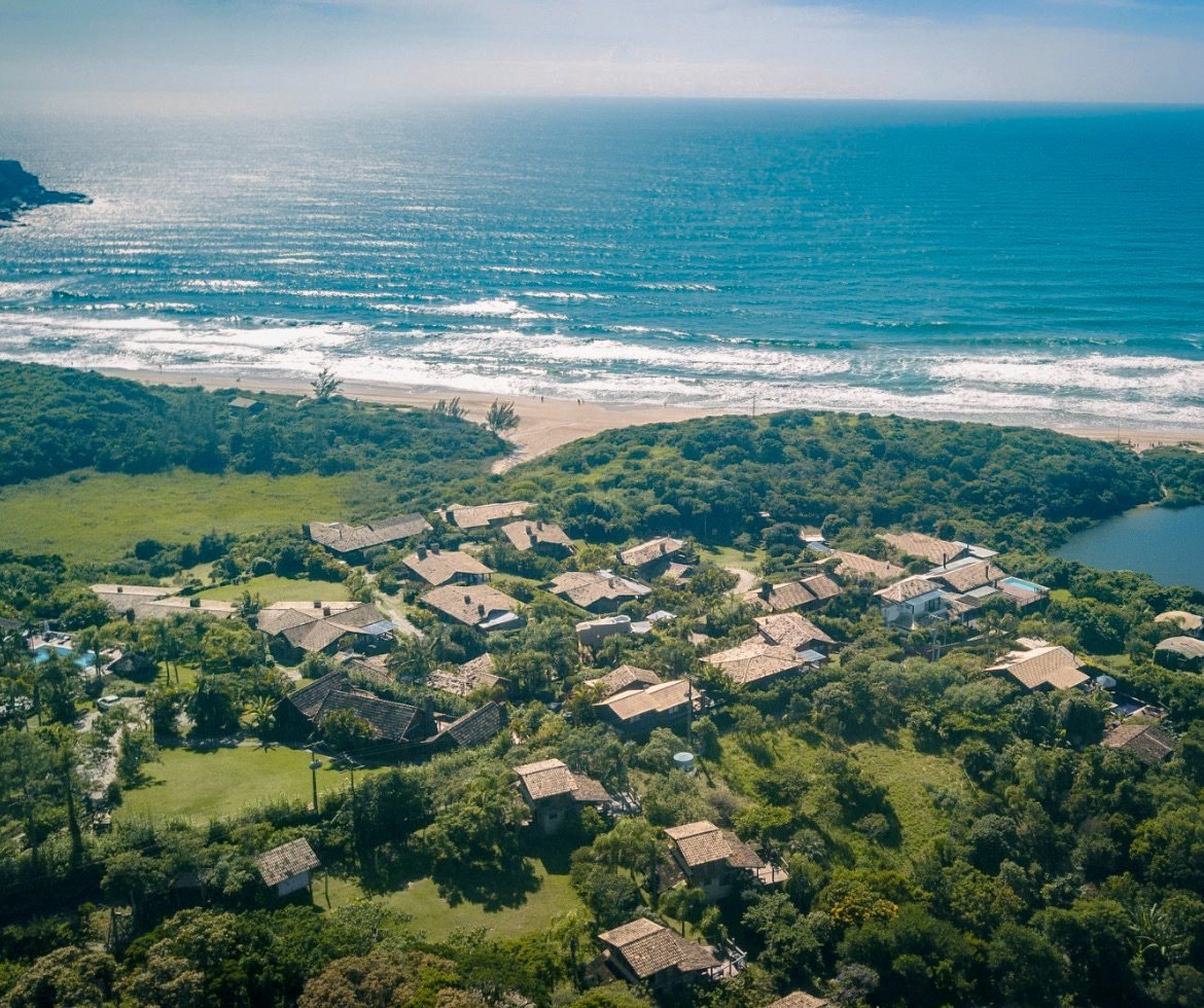 Vista aérea da Praia do Rosa